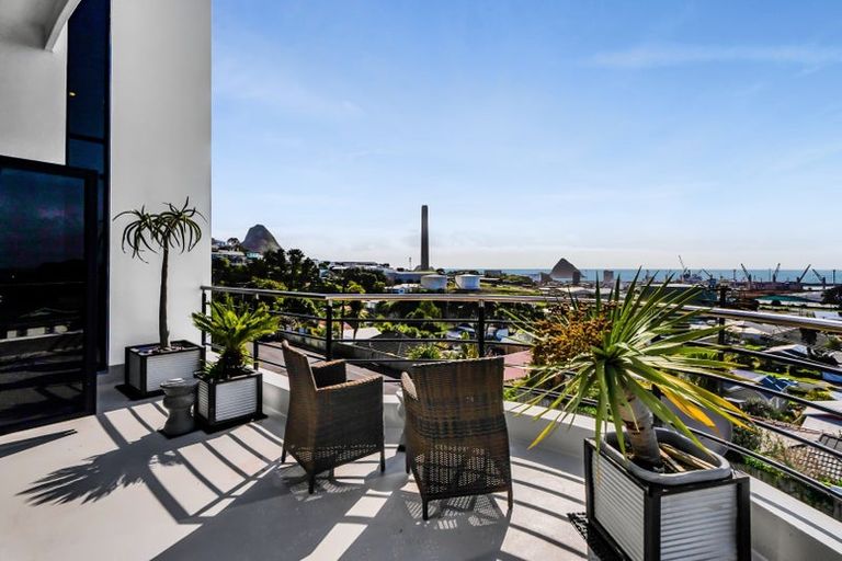 Photo of property in 5 Weston Street, Moturoa, New Plymouth, 4310