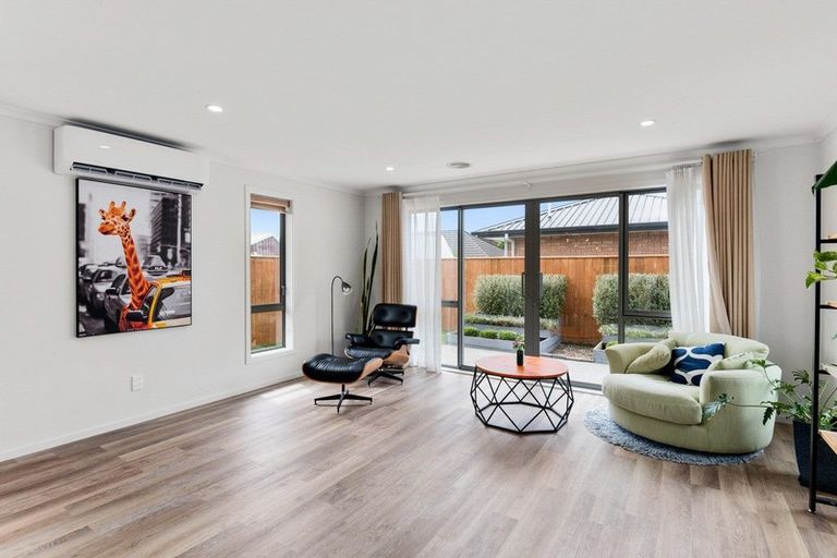 Photo of property in 6 Saint Vincent Way, Waikanae, 5036