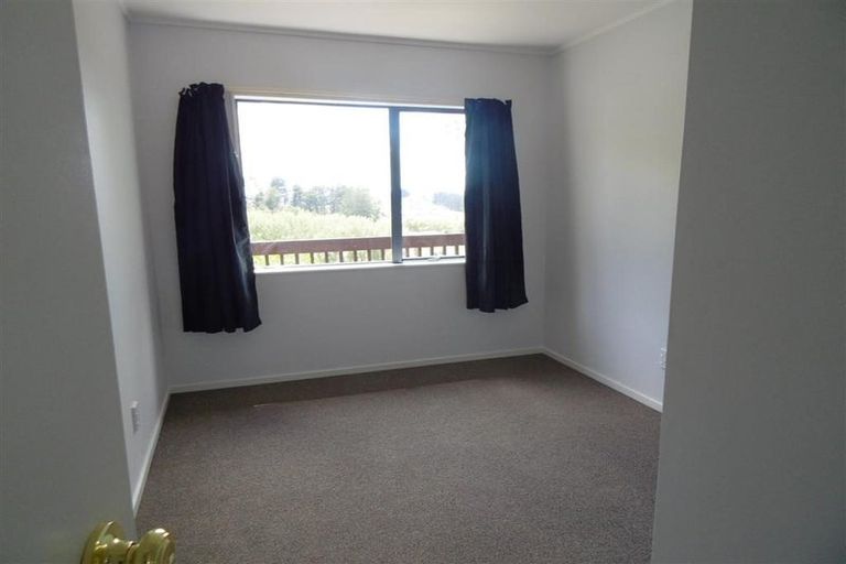 Photo of property in 2095 East Coast Road, Stillwater, Silverdale, 0993