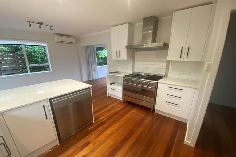 Photo of property in 84 Ravenwood Drive, Forrest Hill, Auckland, 0620