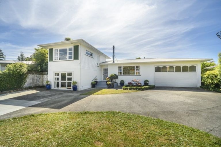 Photo of property in 9 Parata Street, Hokowhitu, Palmerston North, 4410