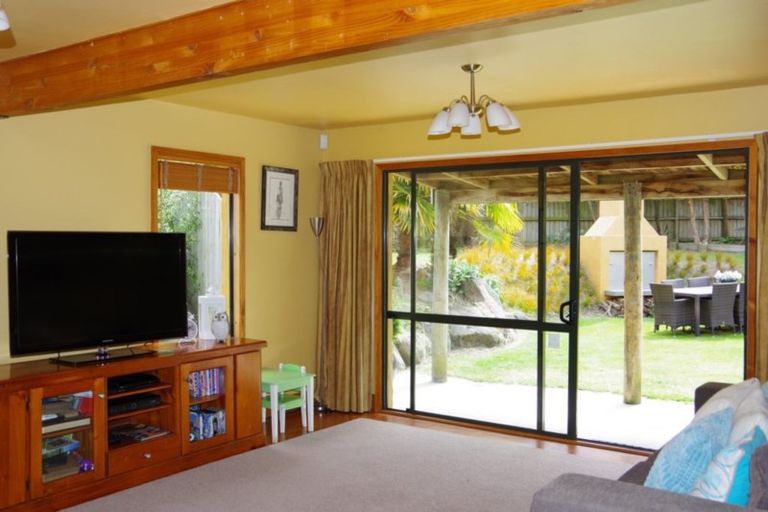 Photo of property in 6 Astelia Way, Waipahihi, Taupo, 3330