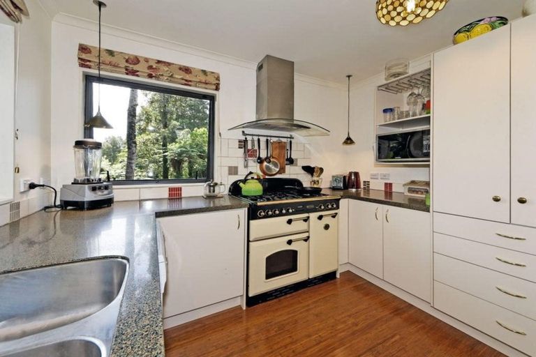 Photo of property in 408 Scenic Drive, Waiatarua, Auckland, 0612