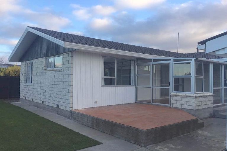 Photo of property in 32 Dunbarton Street, Redwood, Christchurch, 8051