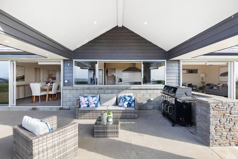 Photo of property in 108a Paparata Road, Bombay, 2675