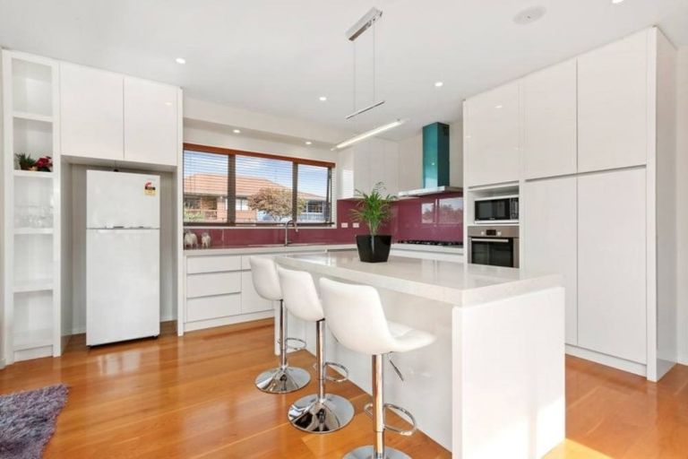 Photo of property in 38a Mark Edward Drive, Half Moon Bay, Auckland, 2012