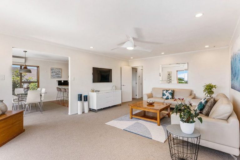 Photo of property in 8 Pounamu Place, Shelly Park, Auckland, 2014