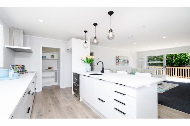 Photo of property in 16a Tapu Road, Huapai, Kumeu, 0810