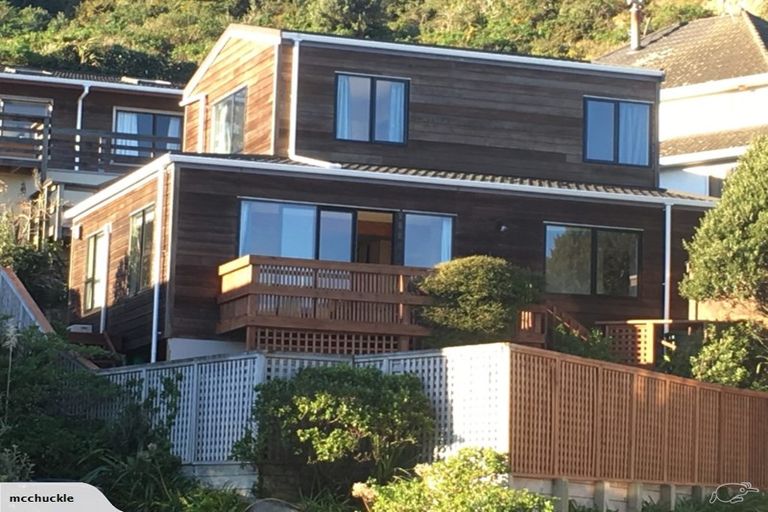 Photo of property in 5 Dennis Way, Island Bay, Wellington, 6023