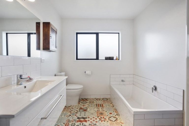 Photo of property in 16 Settlers Drive, Waihi, 3610