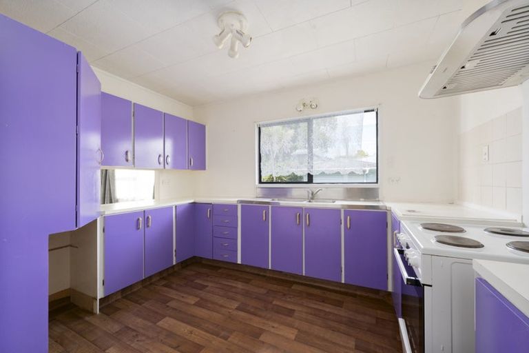 Photo of property in 2/19a Ribblesdale Road, Henderson, Auckland, 0612