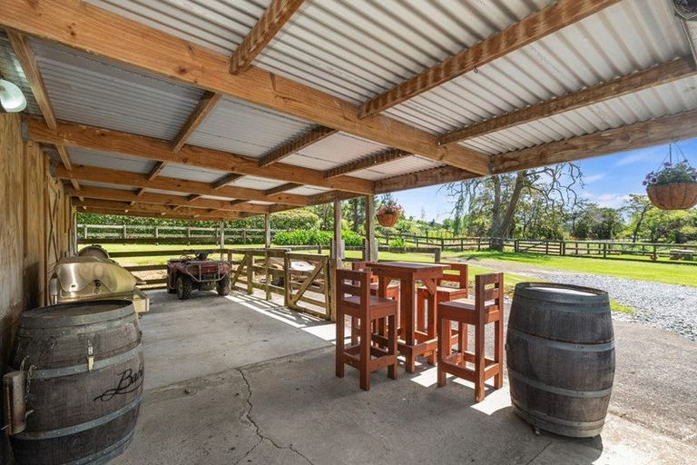 Photo of property in 169 Awa Road, Kumeu, 0891