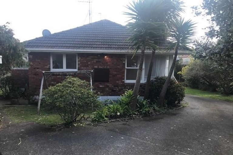 Photo of property in 1/6 Catalina Crescent, Forrest Hill, Auckland, 0620