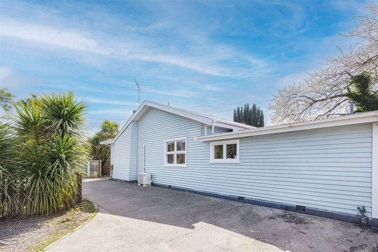 Photo of property in 10 Avonhead Road, Avonhead, Christchurch, 8042