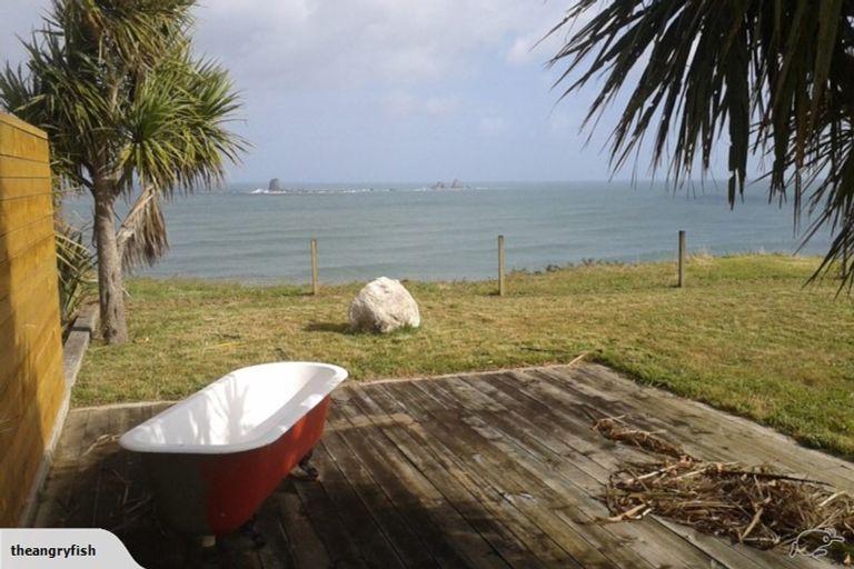 Photo of property in 20 Clifftop Lane, Cape Foulwind, 7892