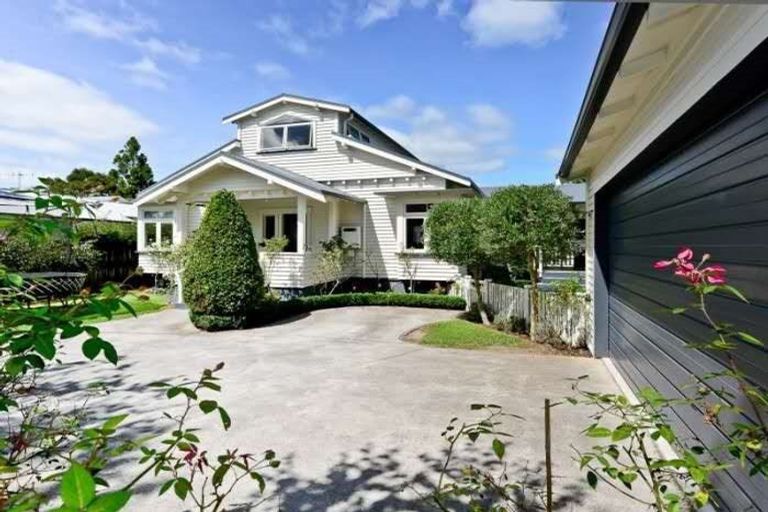 Photo of property in 4 Young Street, Claudelands, Hamilton, 3214