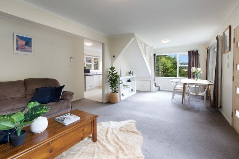 Photo of property in 34 Lyndhurst Road, Tawa, Wellington, 5028