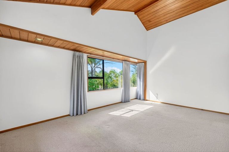 Photo of property in 2/50 Masterton Road, Rothesay Bay, Auckland, 0630