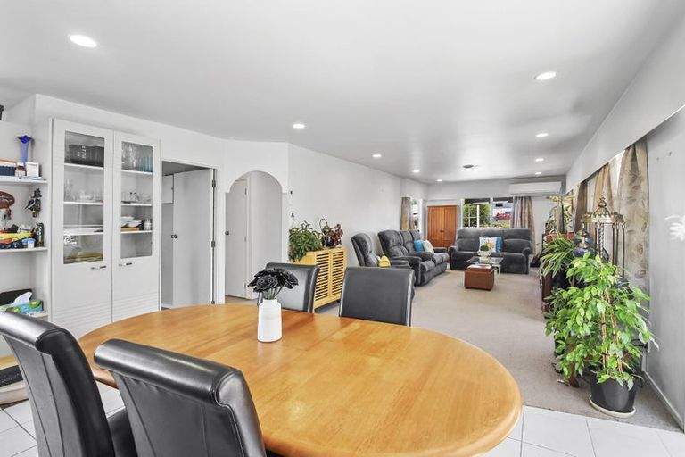 Photo of property in 5 Sumich Place, West Harbour, Auckland, 0618