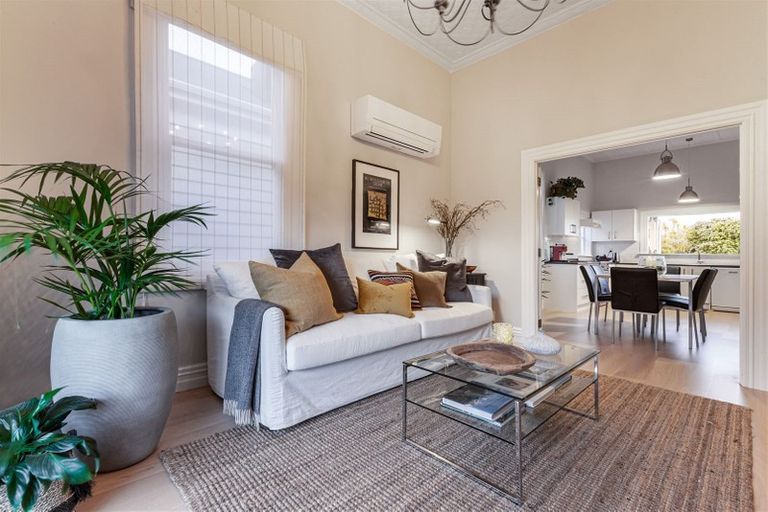 Photo of property in 4 William Bond Street, Stanley Point, Auckland, 0624