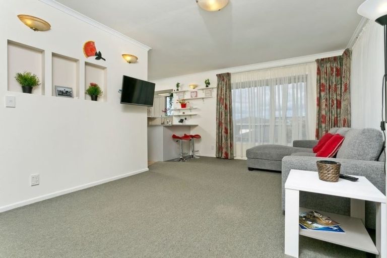 Photo of property in 1/9 Lancelot Place, Glenfield, Auckland, 0629