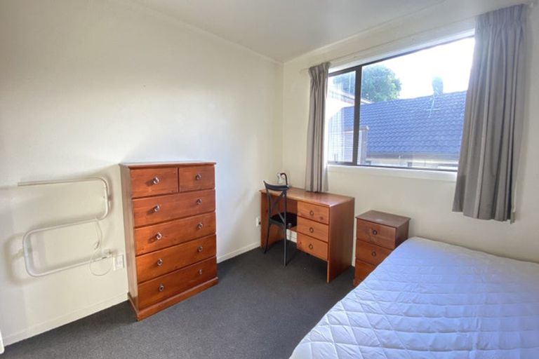 Photo of property in 8b Schnapper Rock Road, Schnapper Rock, Auckland, 0632