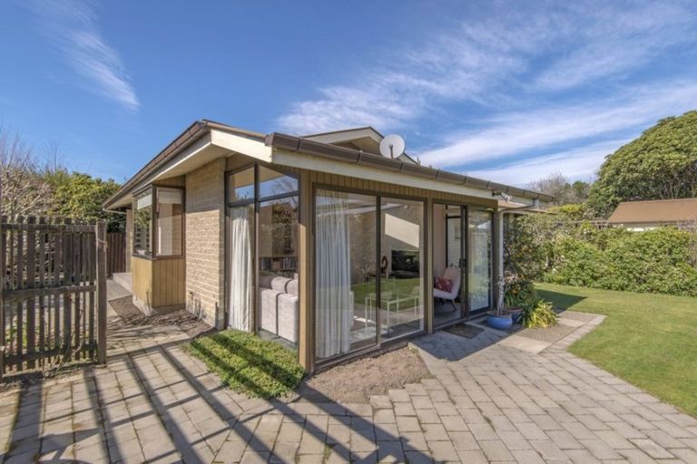 Photo of property in 10 Parkview Place, Avonhead, Christchurch, 8042