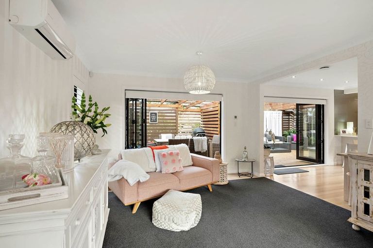 Photo of property in 70 Prince Regent Drive, Half Moon Bay, Auckland, 2012