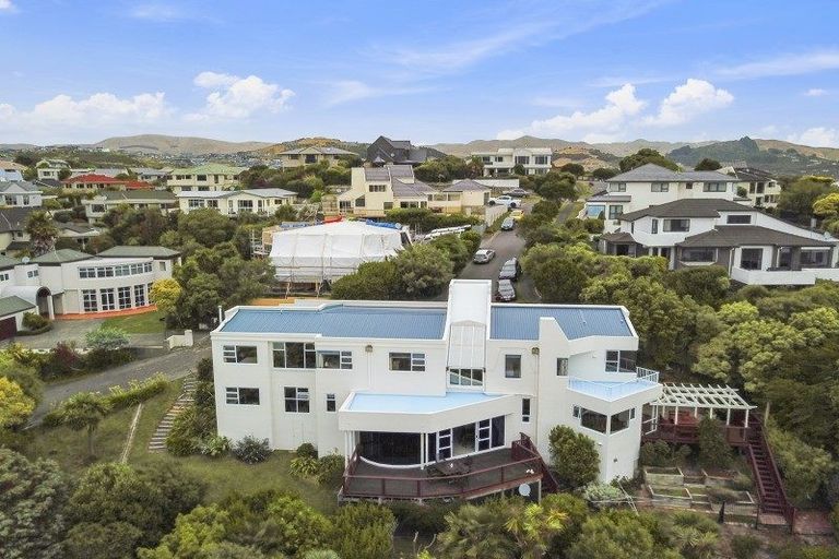 Photo of property in 28 Molyneux Close, Whitby, Porirua, 5024