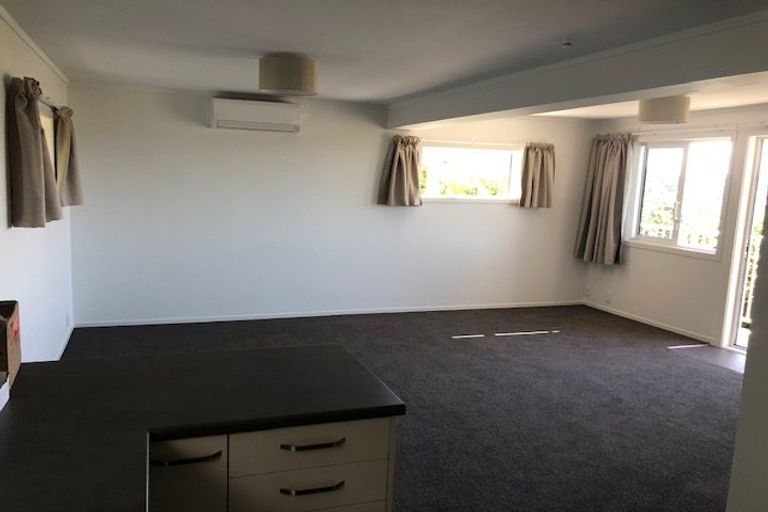 Photo of property in 1/48 Winston Street, Crofton Downs, Wellington, 6035