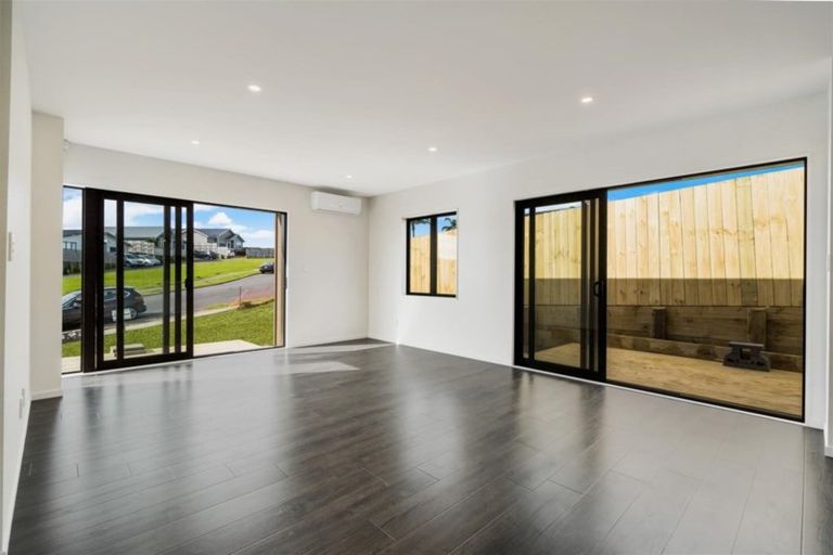 Photo of property in 124 Parkview Drive, Gulf Harbour, Whangaparaoa, 0930