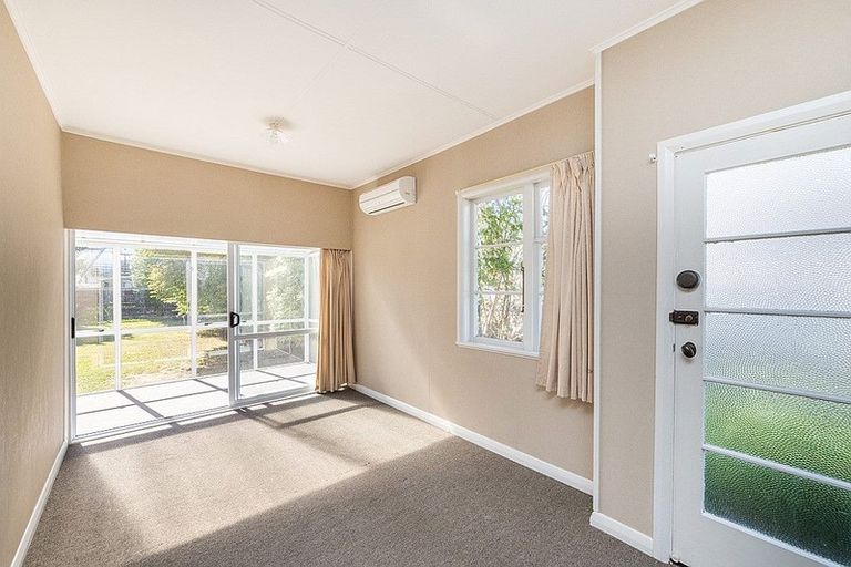 Photo of property in 15 Ihle Street, Terrace End, Palmerston North, 4410