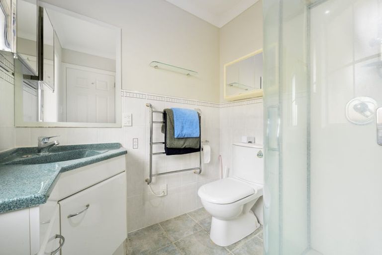 Photo of property in 14 Pittville Place, Henderson, Auckland, 0612