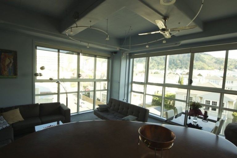 Photo of property in Stadium Garden Flats, 203/107 Thorndon Quay, Pipitea, Wellington, 6011