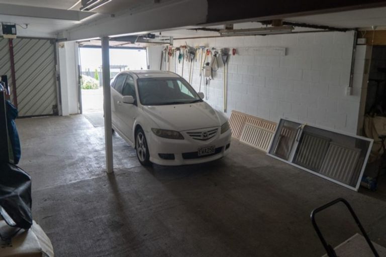 Photo of property in 14 Manahi Avenue, Kawaha Point, Rotorua, 3010