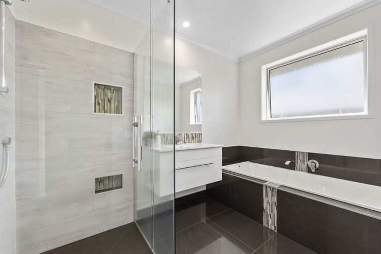 Photo of property in 19 Keene Drive, Bell Block, New Plymouth, 4312