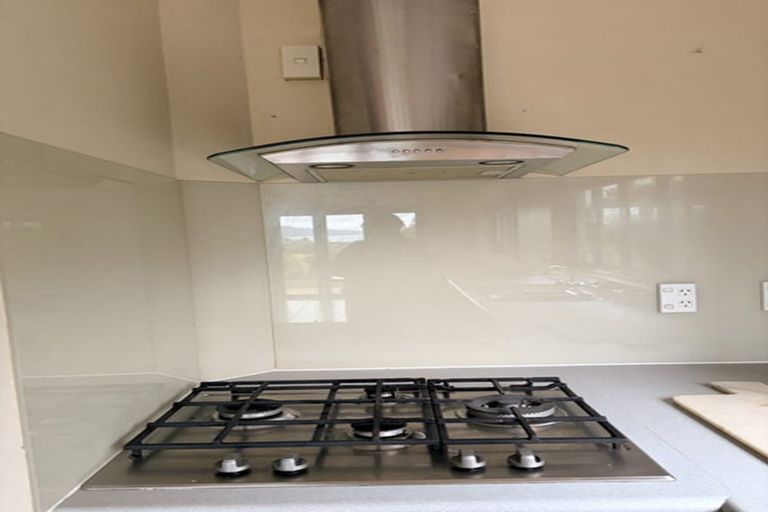 Photo of property in 1/83 East Coast Road, Castor Bay, Auckland, 0620