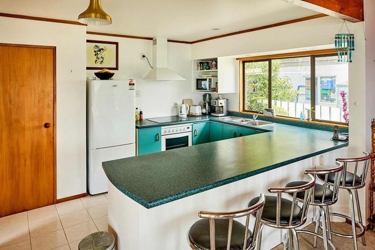 Photo of property in 16 Moana Road, Plimmerton, Porirua, 5026