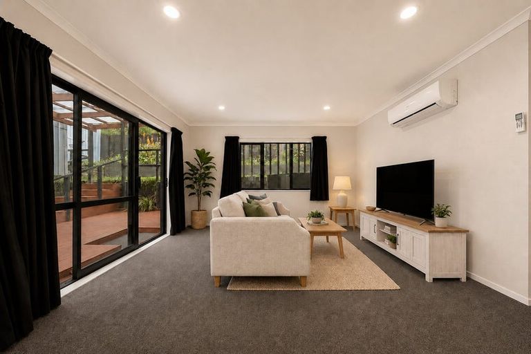 Photo of property in 56 Claverdon Drive, Massey, Auckland, 0614