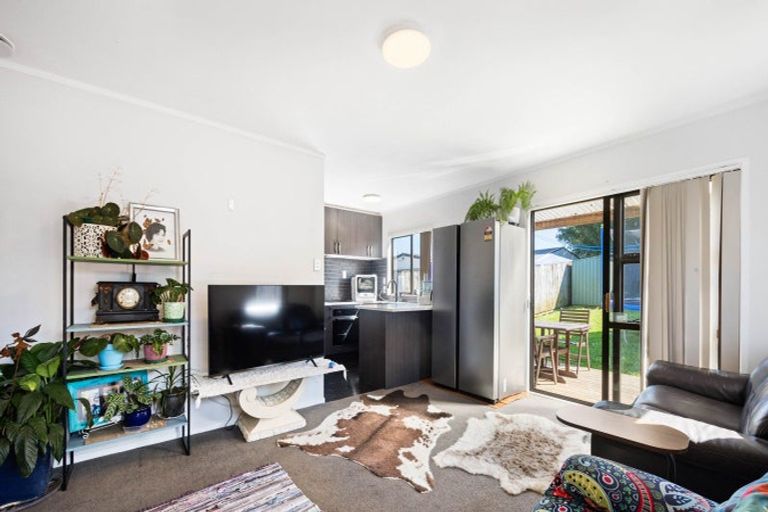 Photo of property in 4b Fernleigh Avenue, Waiuku, 2123