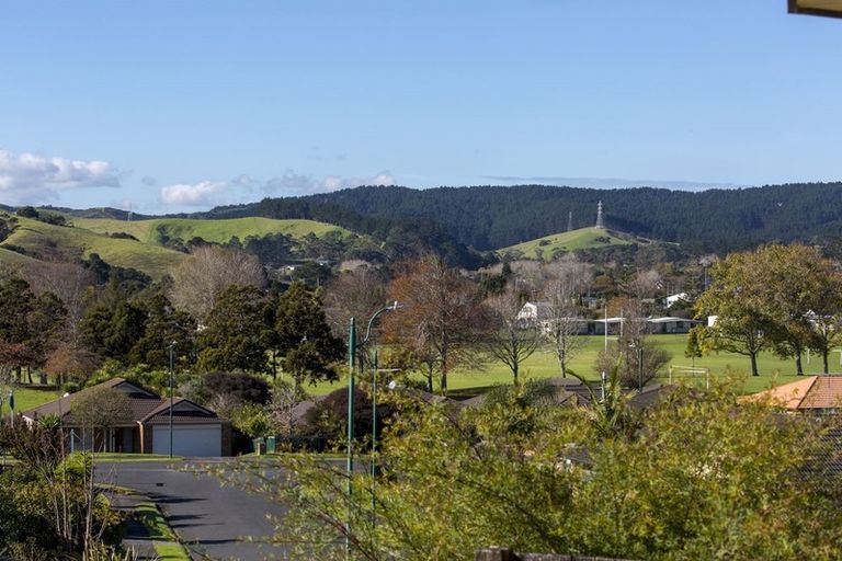 Photo of property in 20 Te Kauri Place, Helensville, 0800
