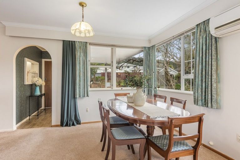 Photo of property in 11 Ecclesfield Grove, Silverstream, Upper Hutt, 5019