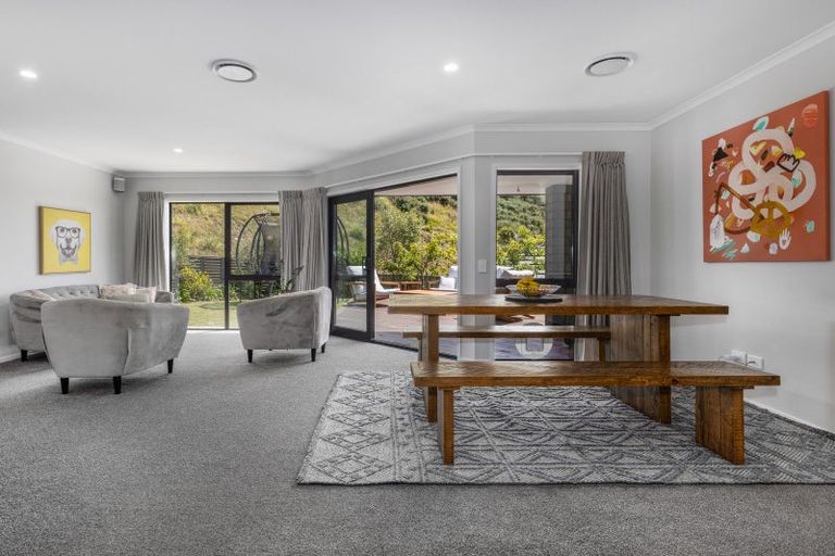 Photo of property in 2 Roundhouse Close, Whitby, Porirua, 5024