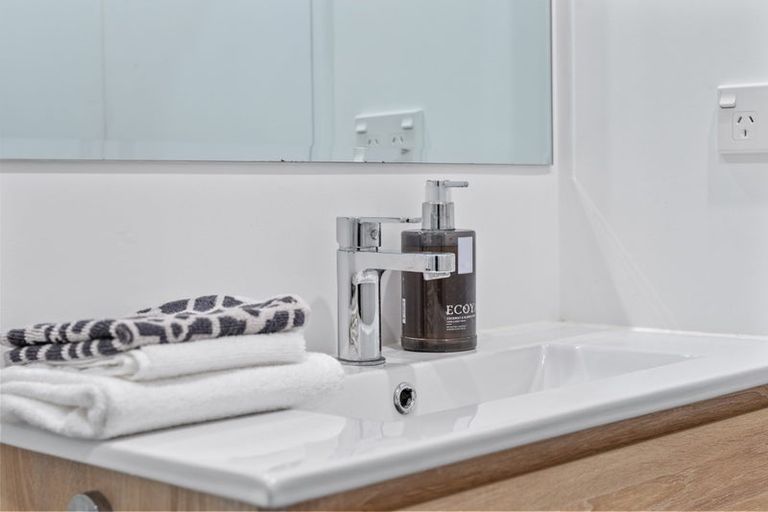 Photo of property in 402/553c Glenfield Road, Glenfield, Auckland, 0629