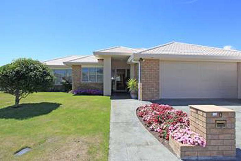 Photo of property in 1 San Priamo Place, Paraparaumu Beach, Paraparaumu, 5032