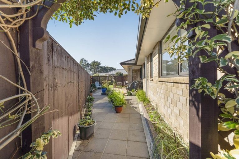 Photo of property in 53 Alberta Road, Glen Avon, New Plymouth, 4312