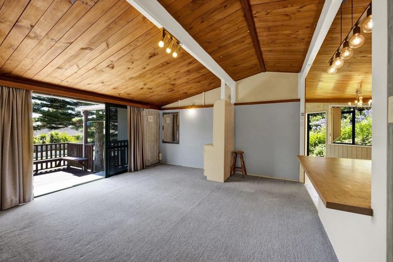 Photo of property in 15 Awanui Street, Merrilands, New Plymouth, 4312