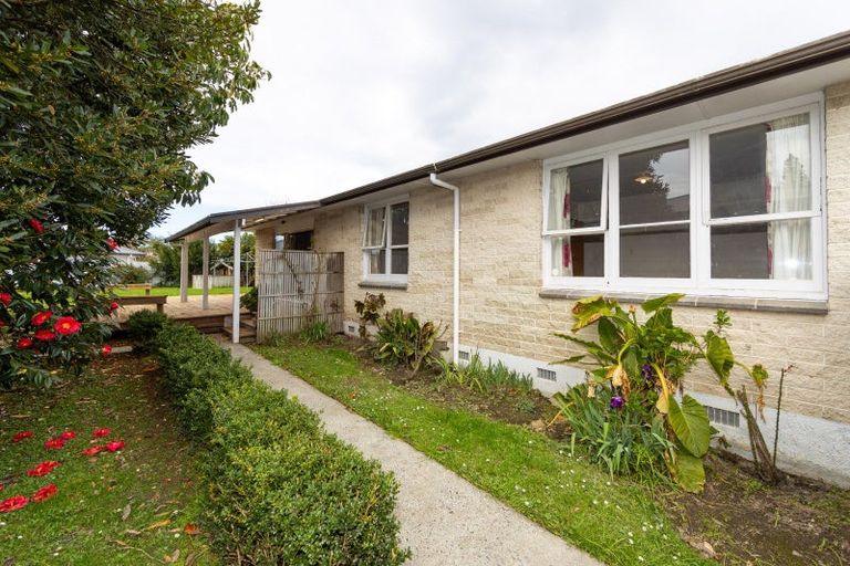 Photo of property in 16 Lipscombe Crescent, Havelock North, 4130