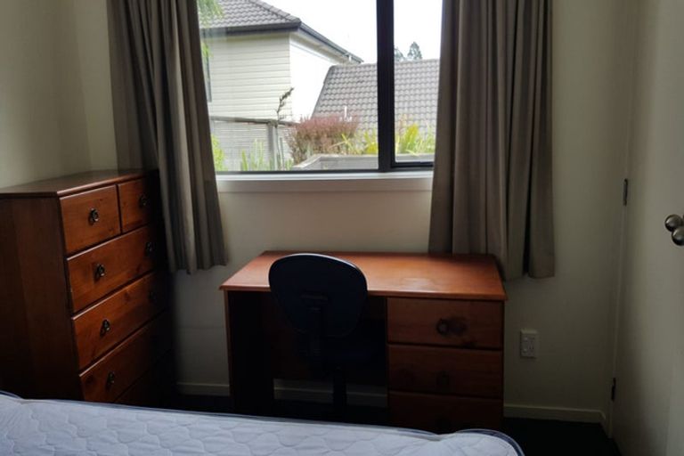 Photo of property in 8c Schnapper Rock Road, Schnapper Rock, Auckland, 0632