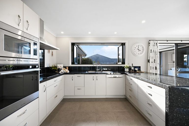 Photo of property in 6 Compton Grove, Huntington, Hamilton, 3210